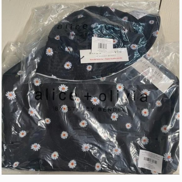 Brand New Alice & Olivia Duffel Bag & Bucket Hat Daisy Print. - Picture 9 of 9